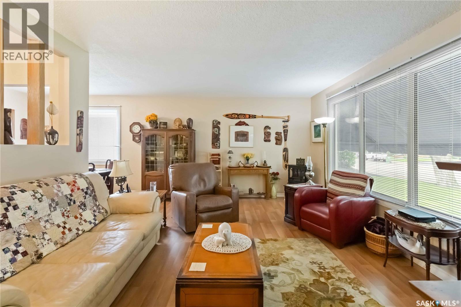 Photo 5 of 106 Phillips Crescent, Saskatoon SK