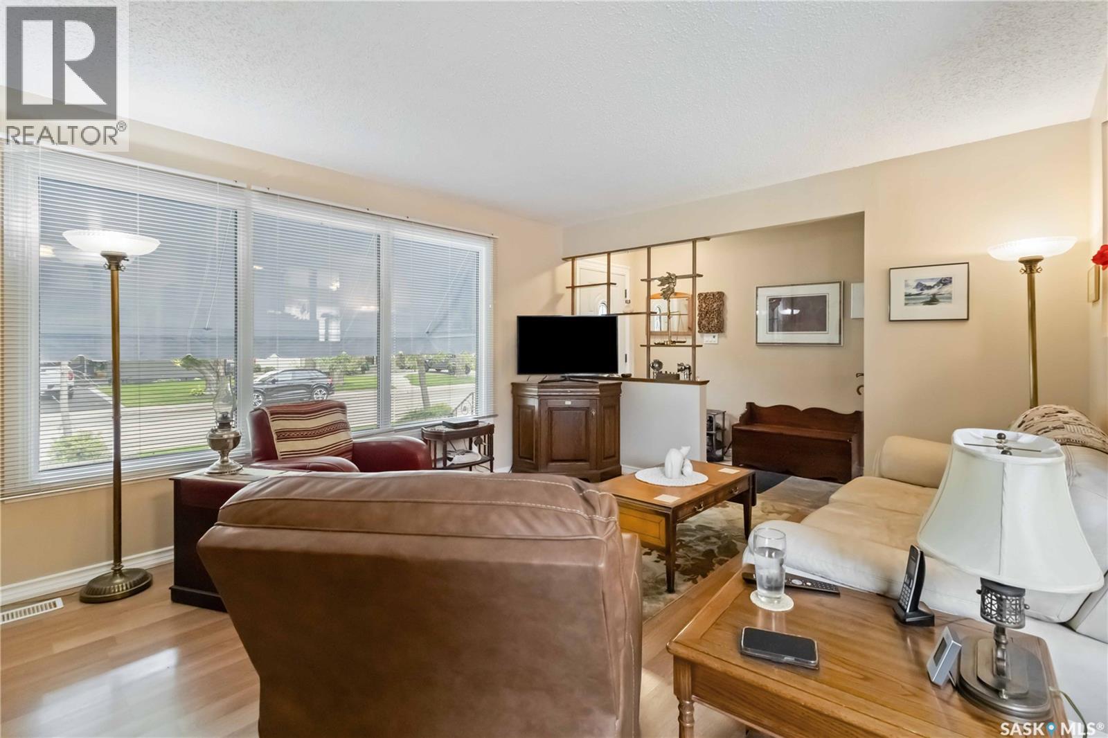 Photo 7 of 106 Phillips Crescent, Saskatoon SK