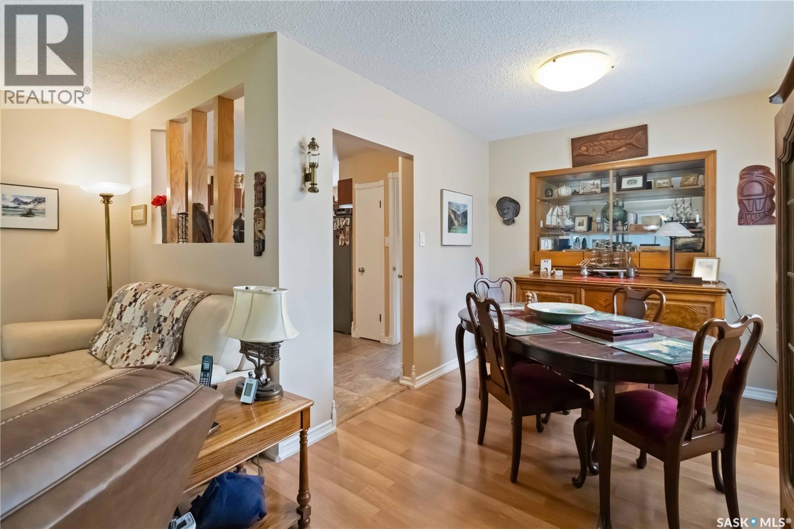Photo 8 of 106 Phillips Crescent, Saskatoon SK