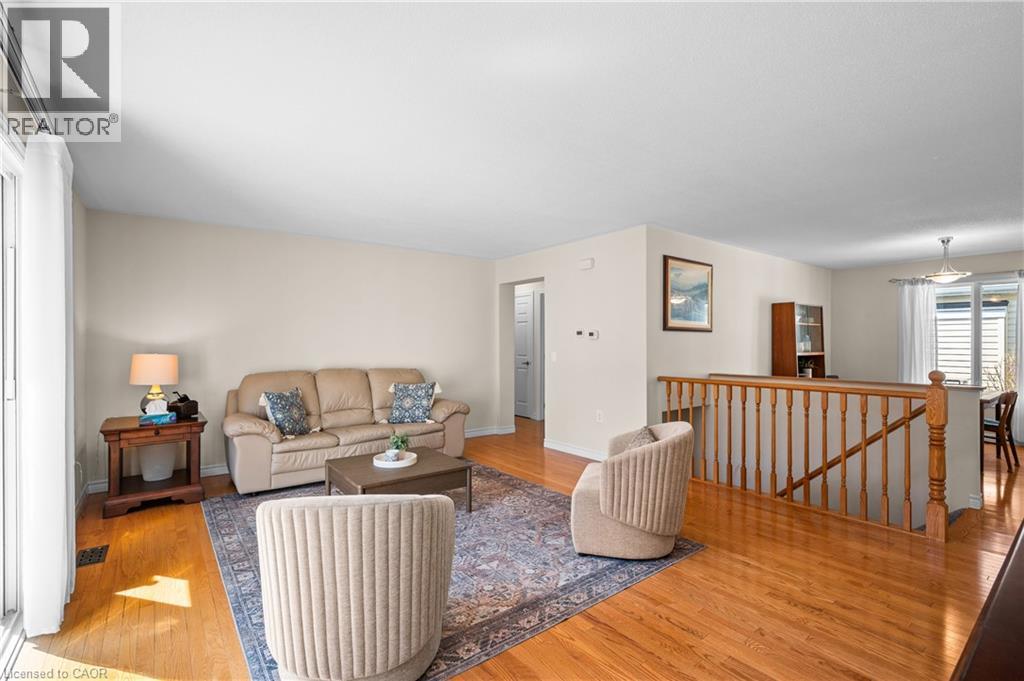 Photo 11 of 193 Glenariff Drive, Hamilton ON