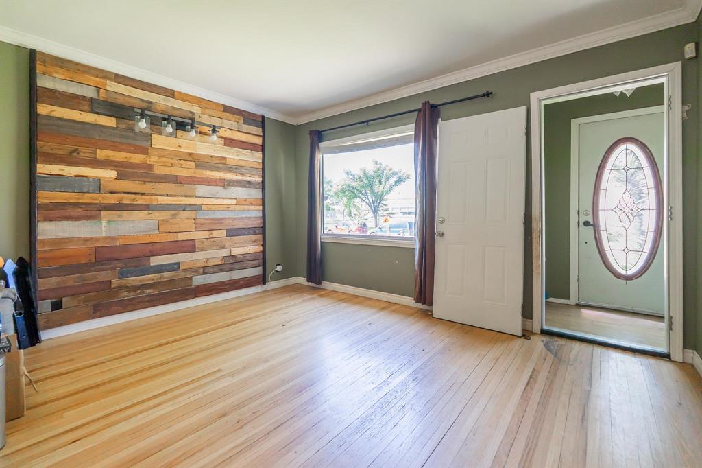 Photo 2 of 1067 Clifton Street, Winnipeg MB