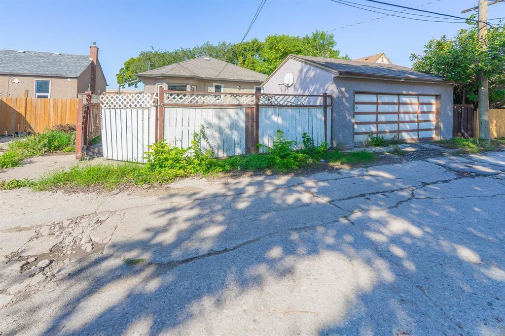 Photo 31 of 1067 Clifton Street, Winnipeg MB