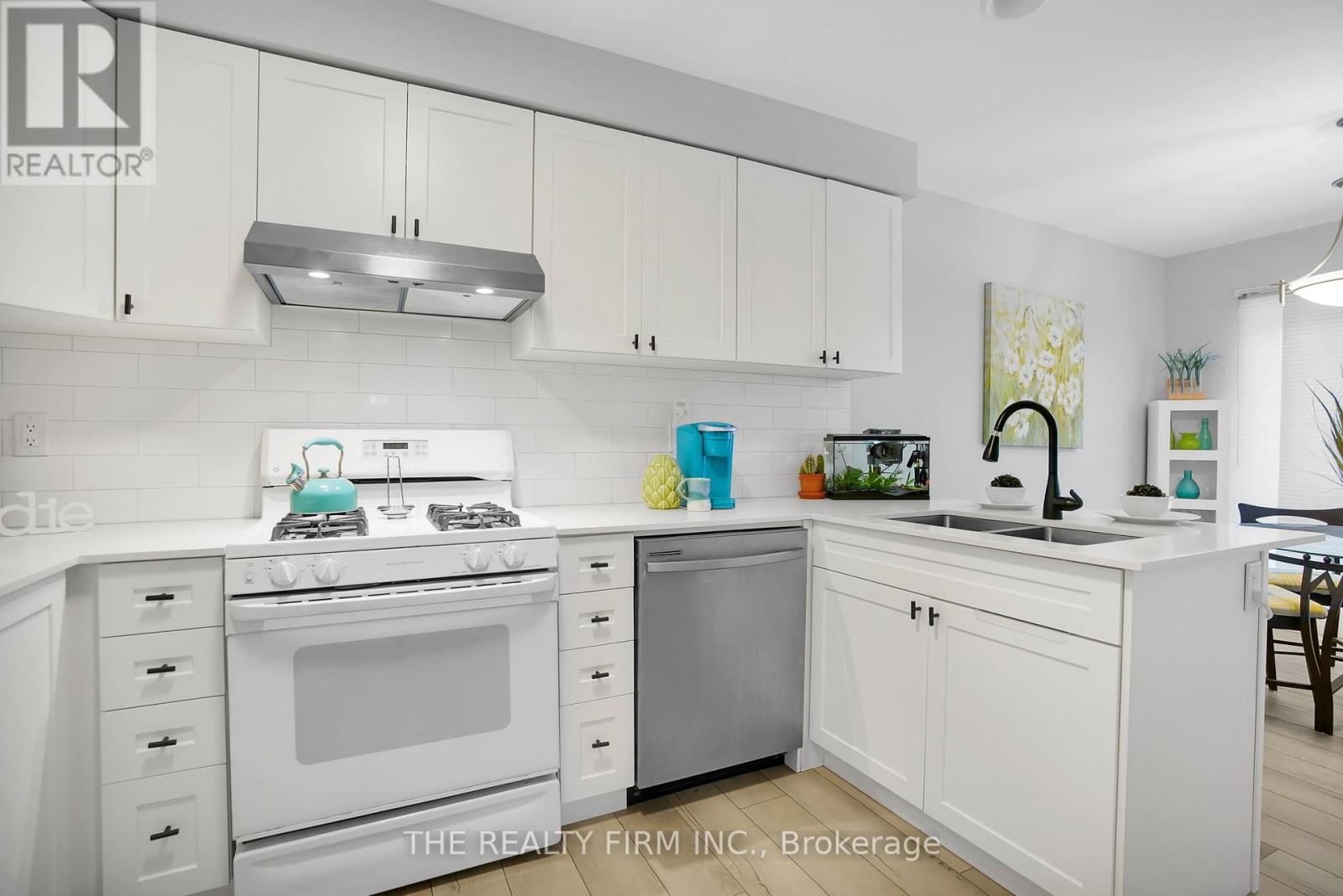 Photo 12 of 16 601 Grenfell Drive, London North ON