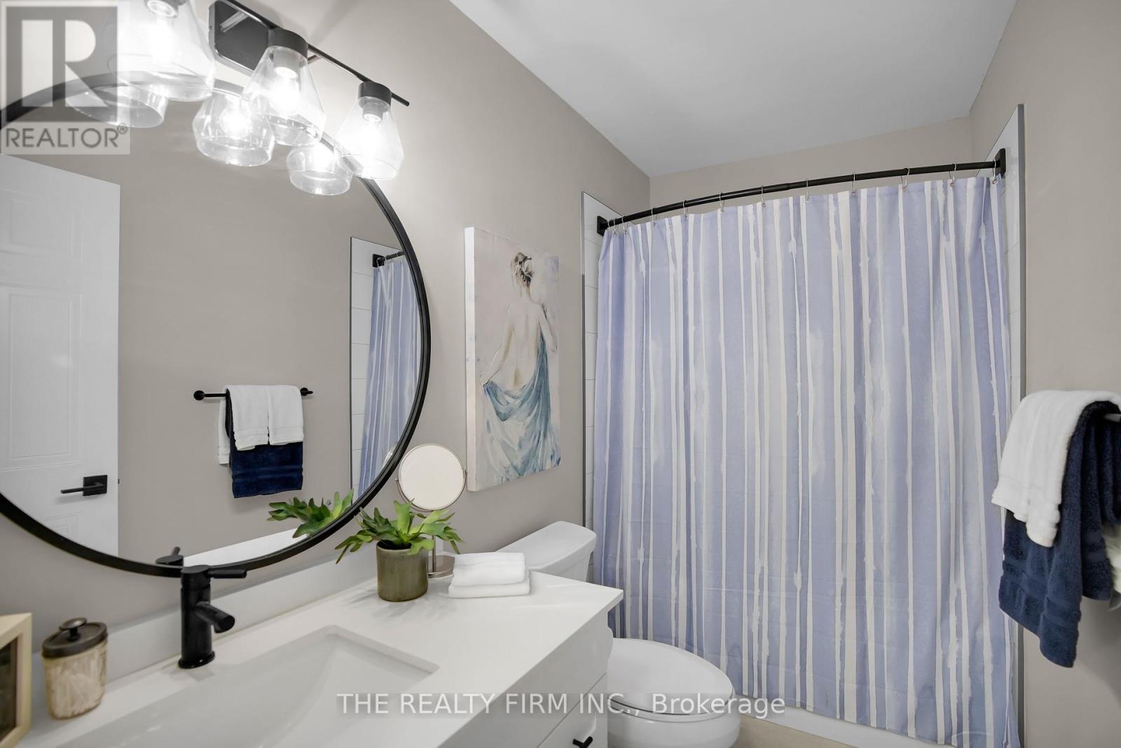 Photo 14 of 16 601 Grenfell Drive, London North ON