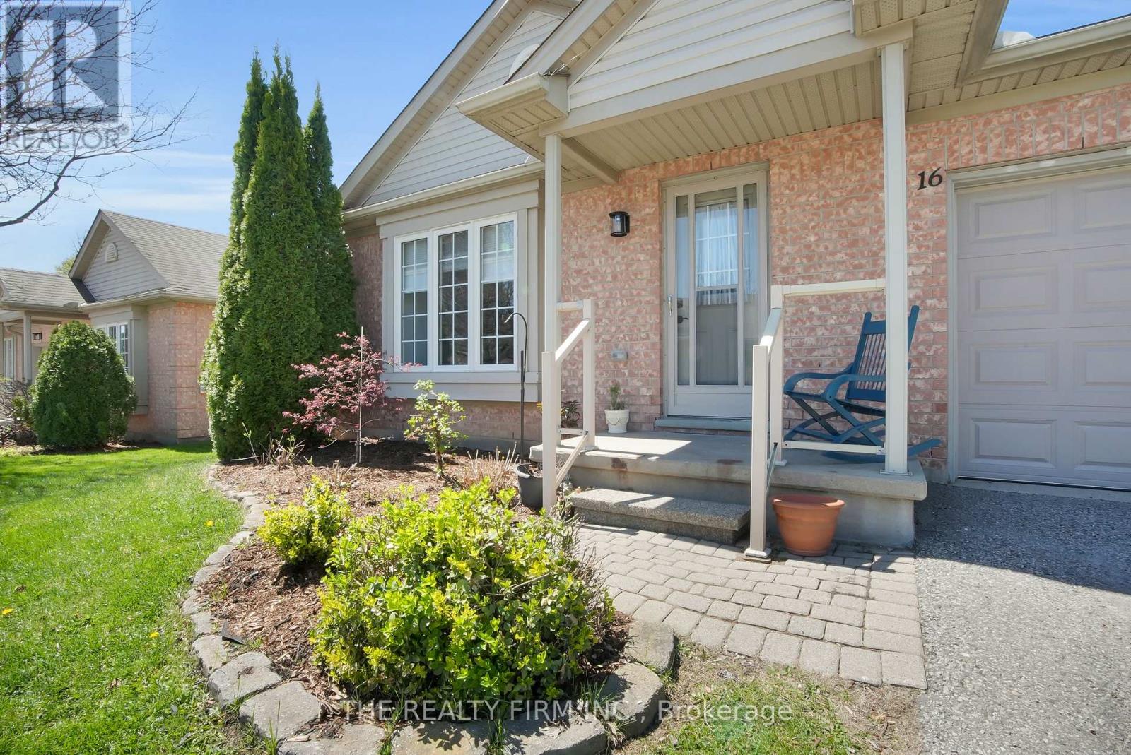 Photo 2 of 16 601 Grenfell Drive, London North ON
