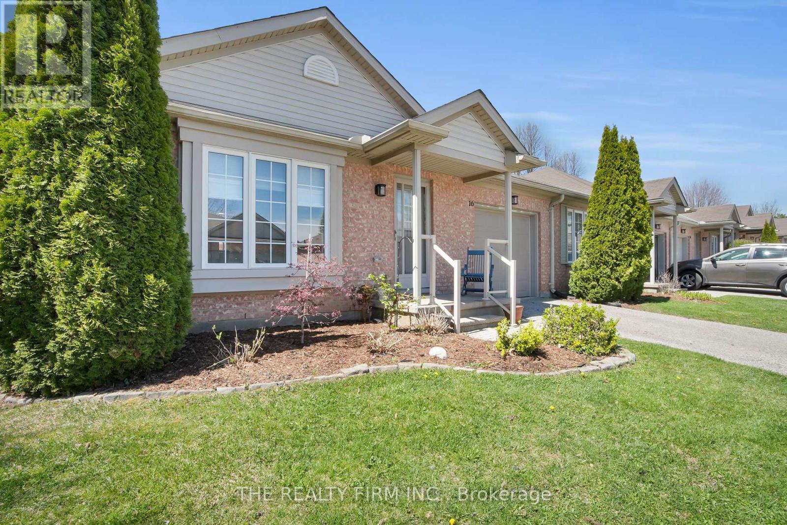 Photo 3 of 16 601 Grenfell Drive, London North ON