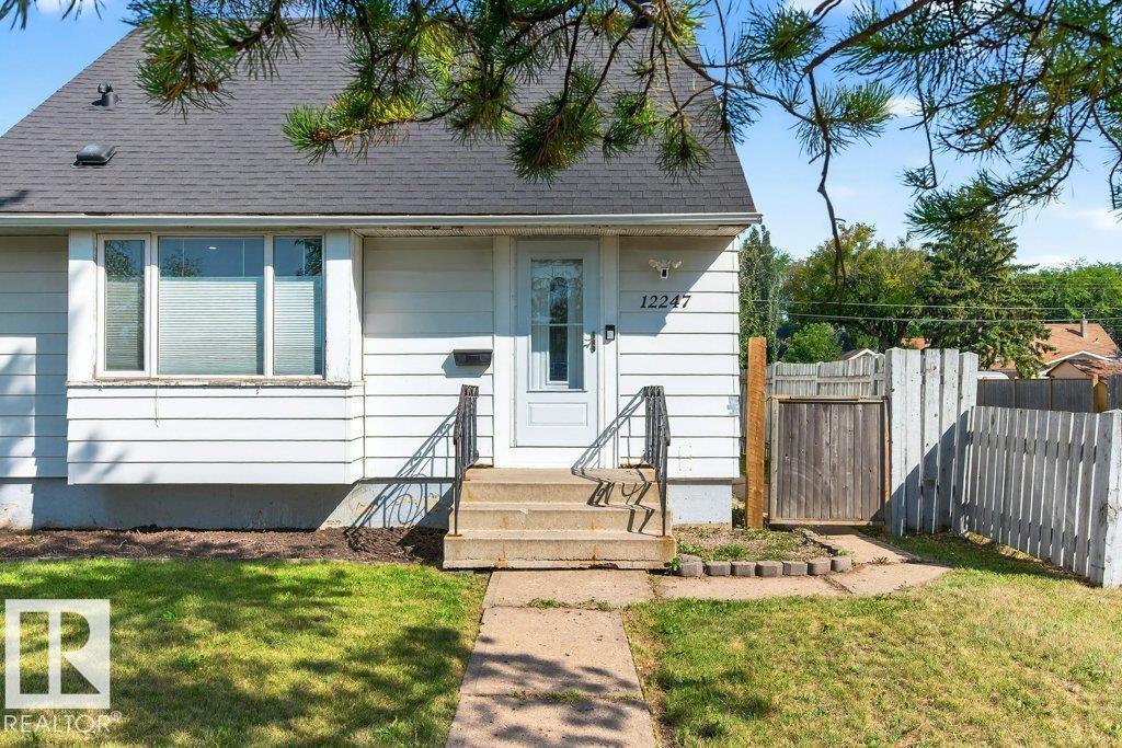 Photo 4 of 12247 107 St Nw Nw, Edmonton AB