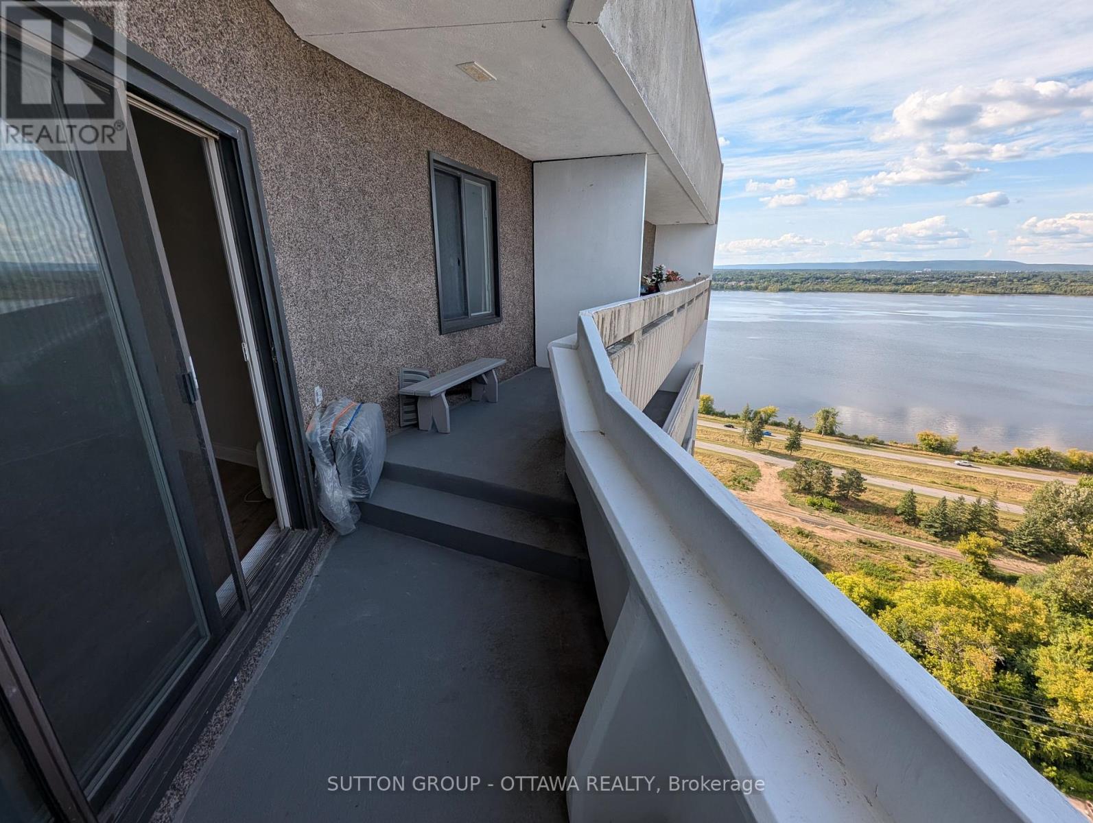Photo 11 of 2512 1081 Ambleside Drive, Ottawa ON