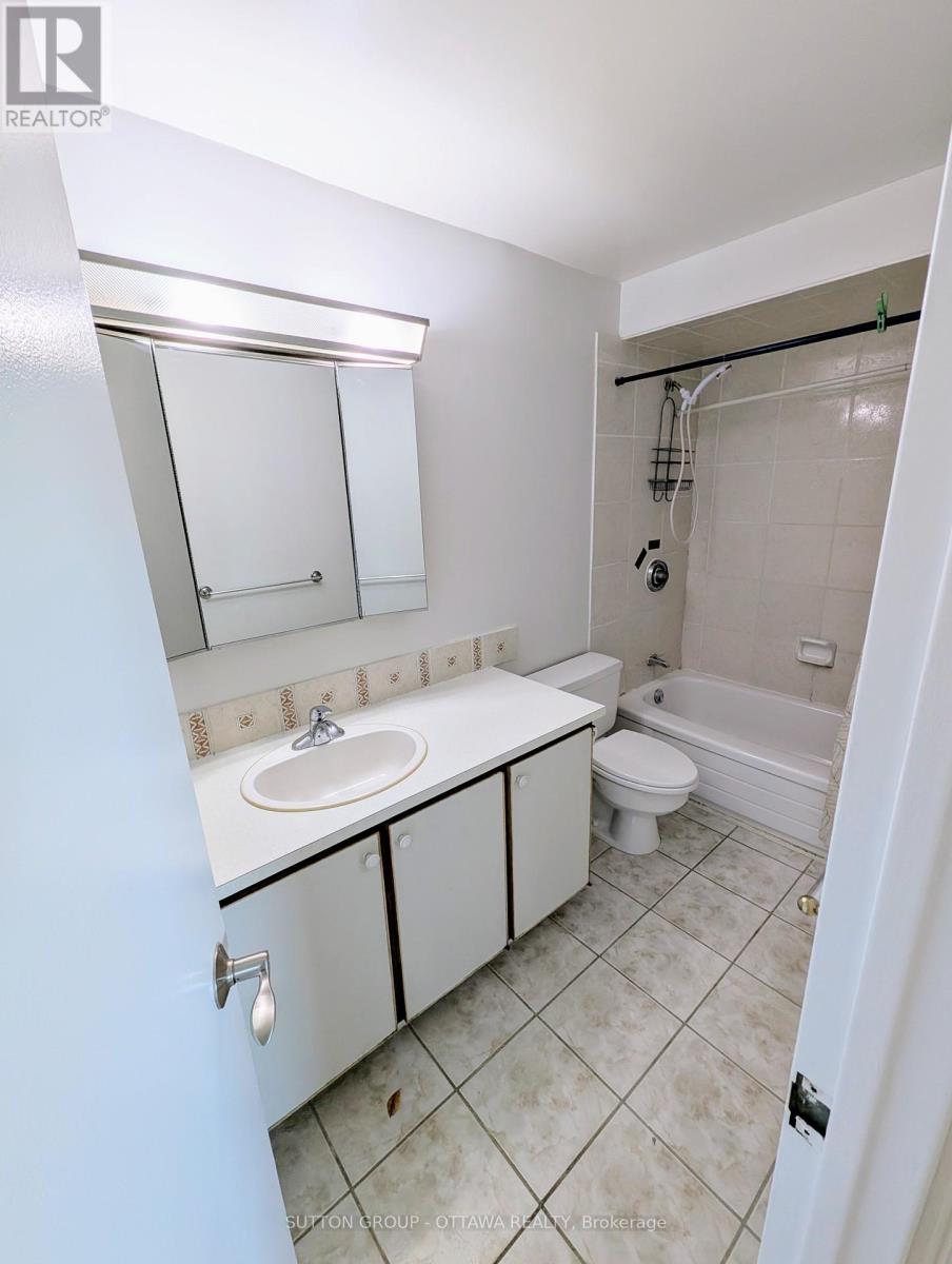 Photo 8 of 2512 1081 Ambleside Drive, Ottawa ON