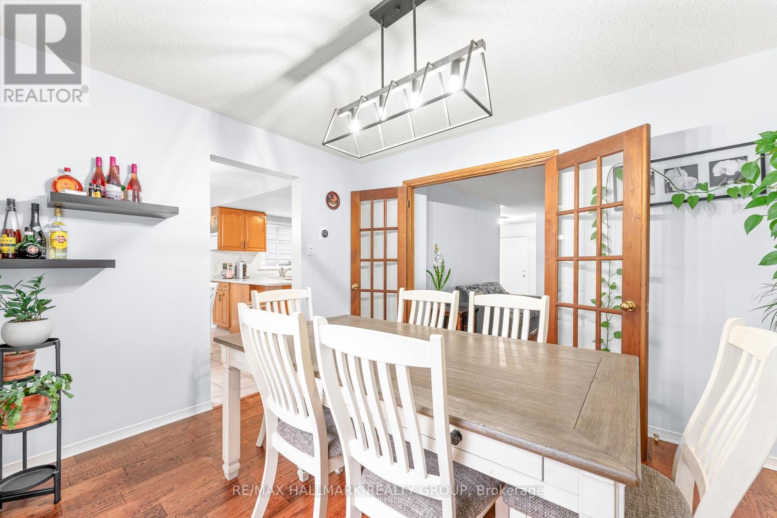 Photo 10 of 59 Shearer Crescent, Ottawa ON