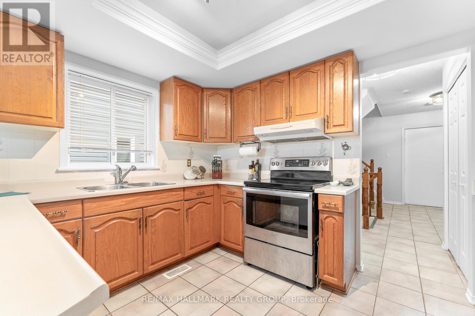Photo 16 of 59 Shearer Crescent, Ottawa ON