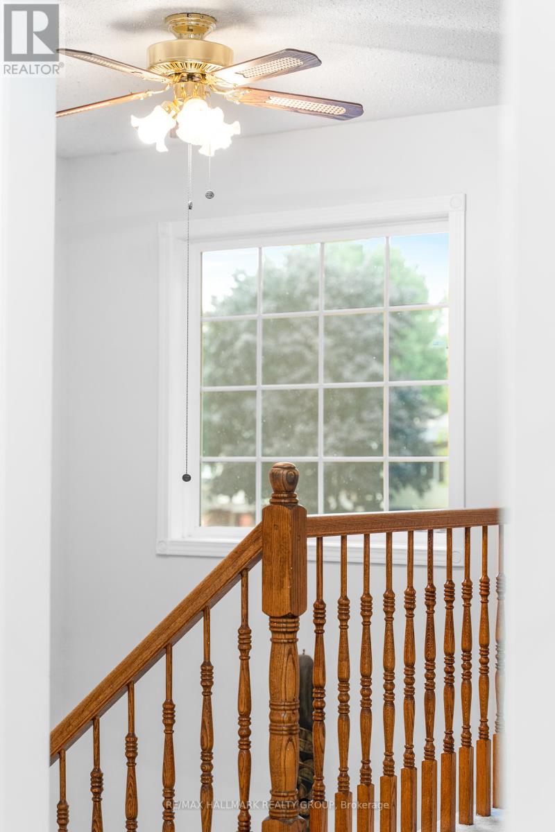 Photo 23 of 59 Shearer Crescent, Ottawa ON