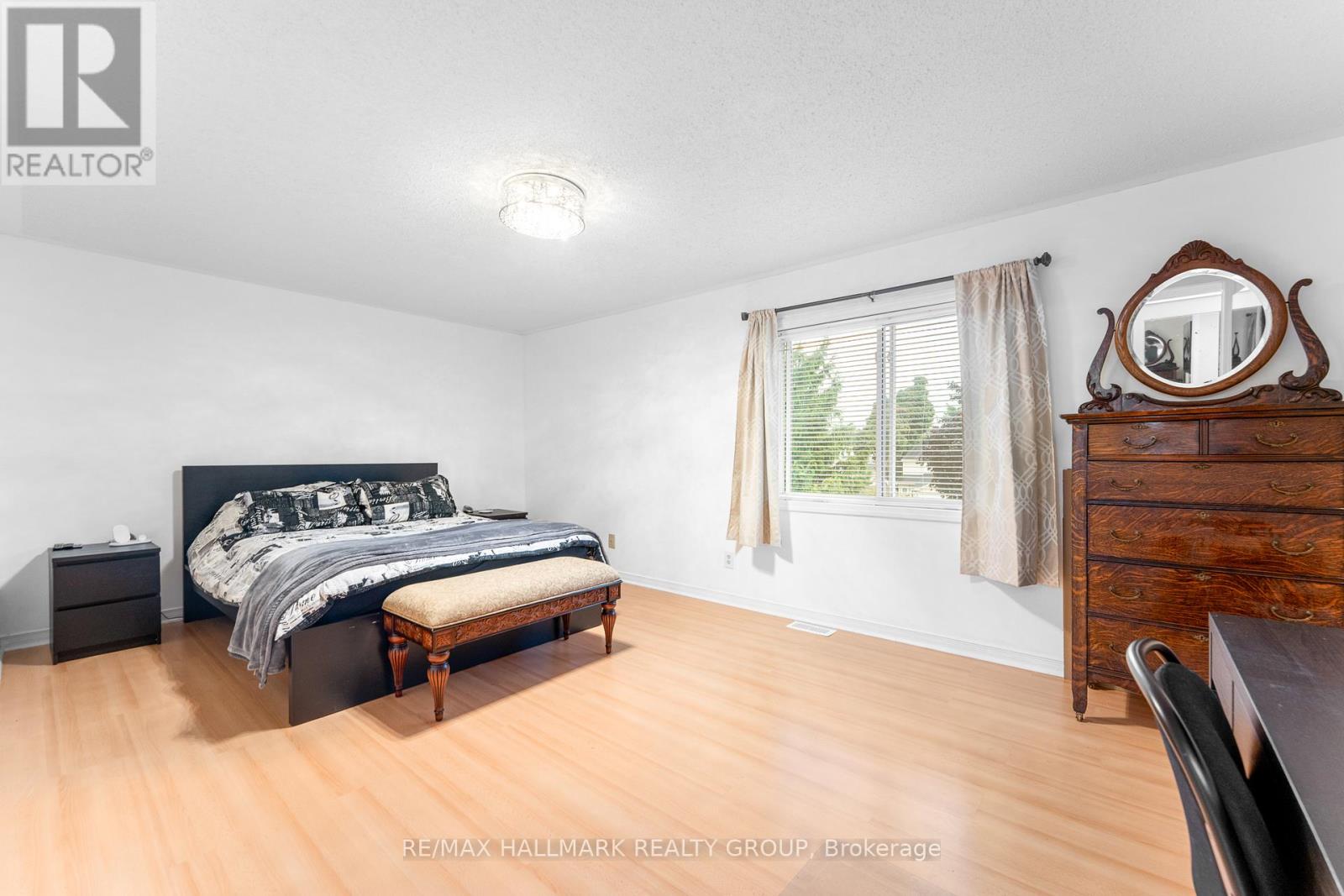 Photo 25 of 59 Shearer Crescent, Ottawa ON