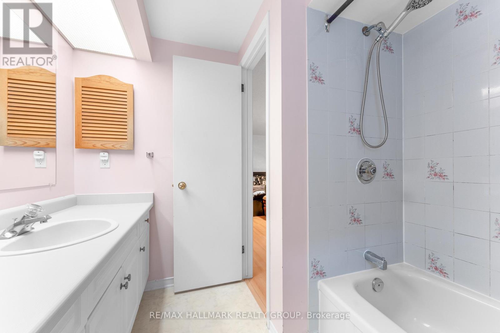 Photo 29 of 59 Shearer Crescent, Ottawa ON