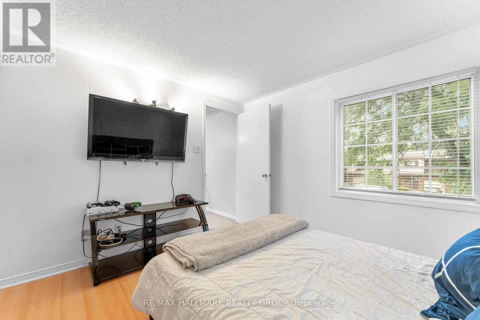 Photo 32 of 59 Shearer Crescent, Ottawa ON
