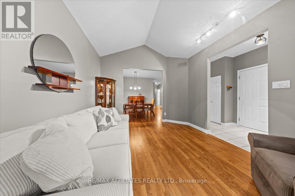 Photo 8 of 1147 Mulder Avenue, Ottawa ON