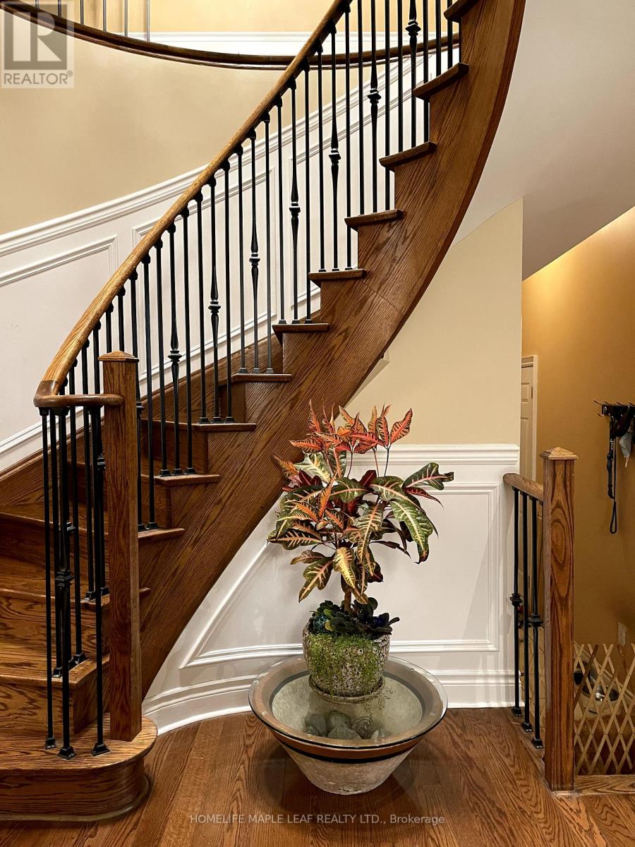 Photo 16 of 29 Jacksonville Drive N, Brampton ON