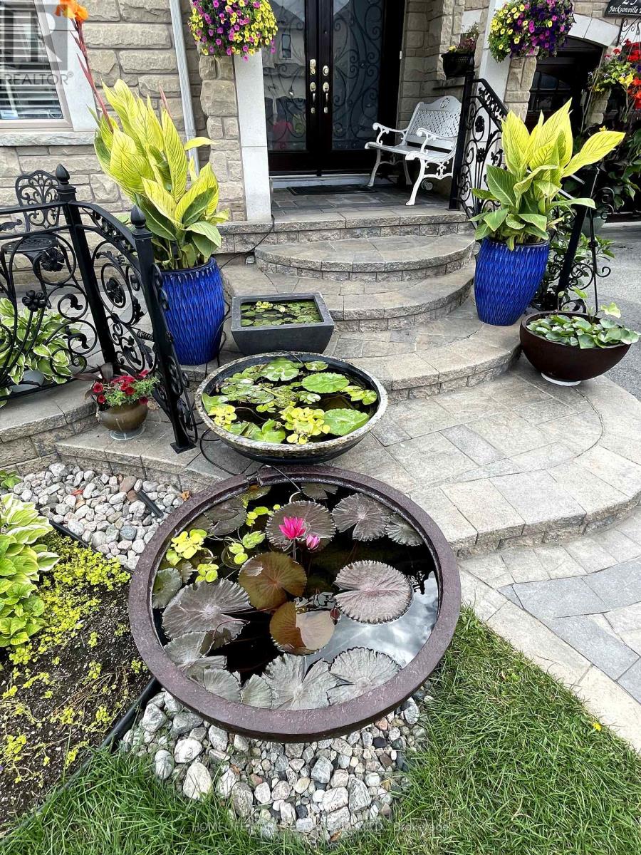 Photo 3 of 29 Jacksonville Drive N, Brampton ON