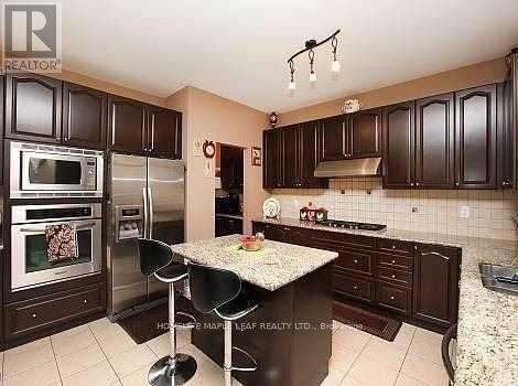 Photo 9 of 29 Jacksonville Drive N, Brampton ON