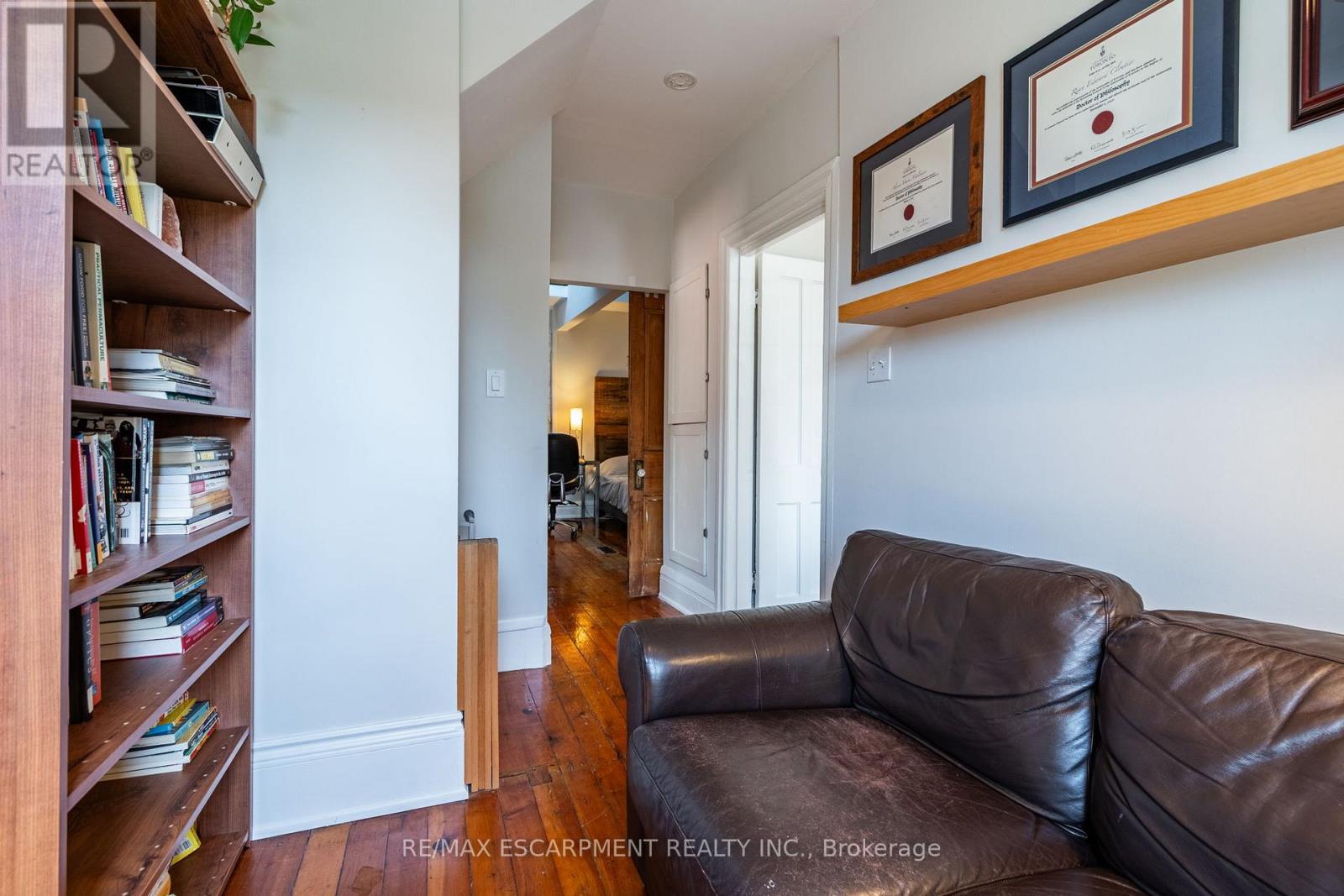 Photo 17 of 35 Mountain Avenue, Hamilton ON