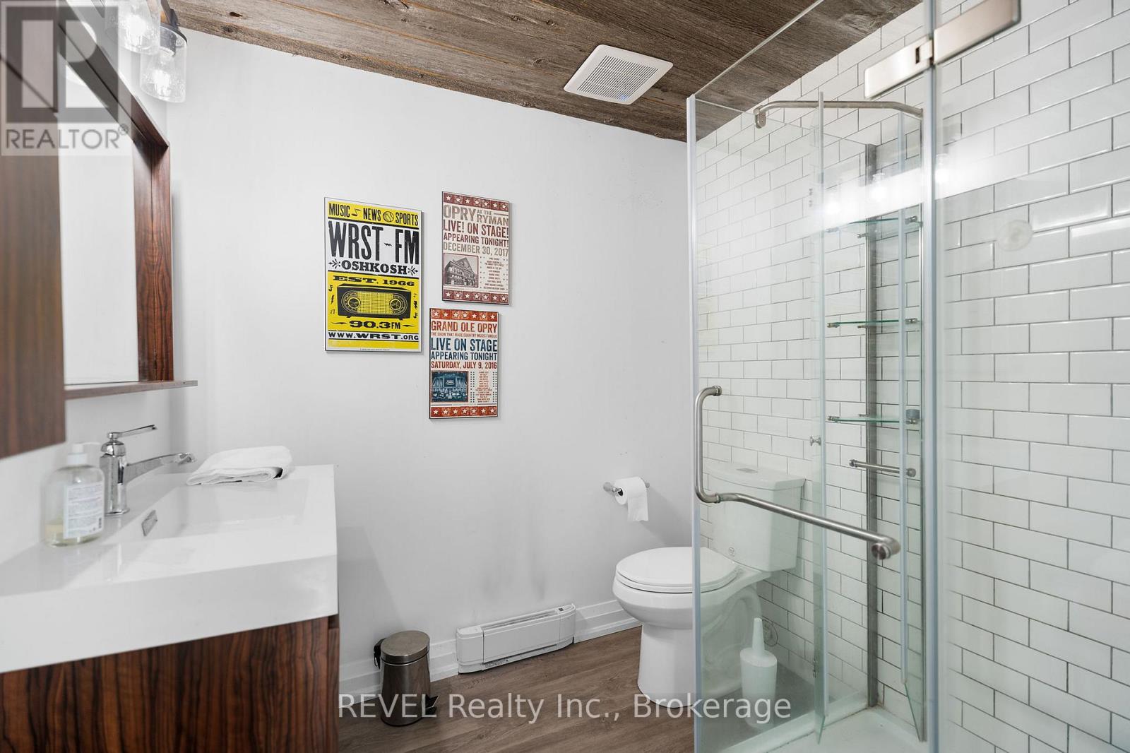 Photo 35 of 3543 King Street, Lincoln ON