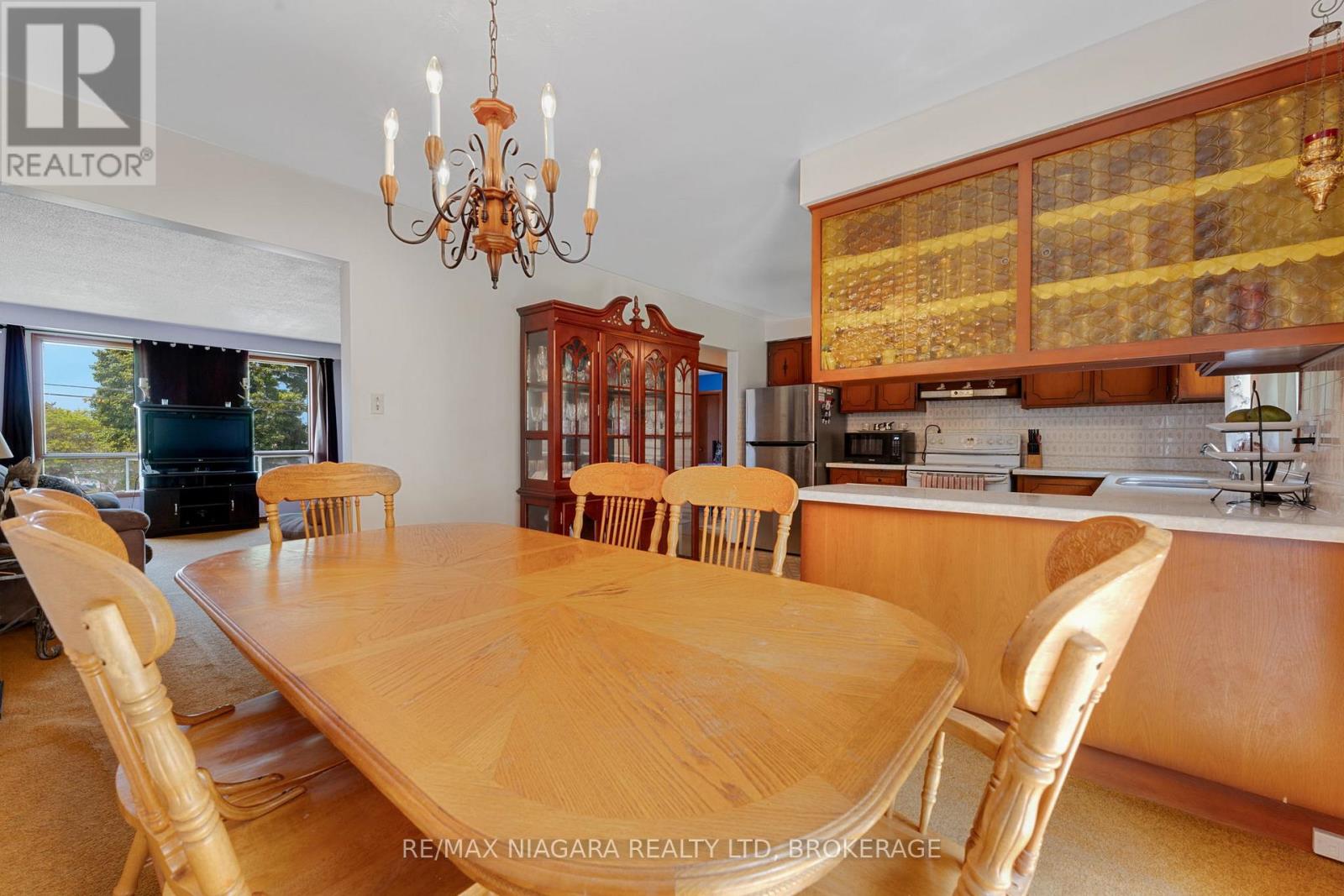 Photo 10 of 116 Pine Drive, Hamilton ON