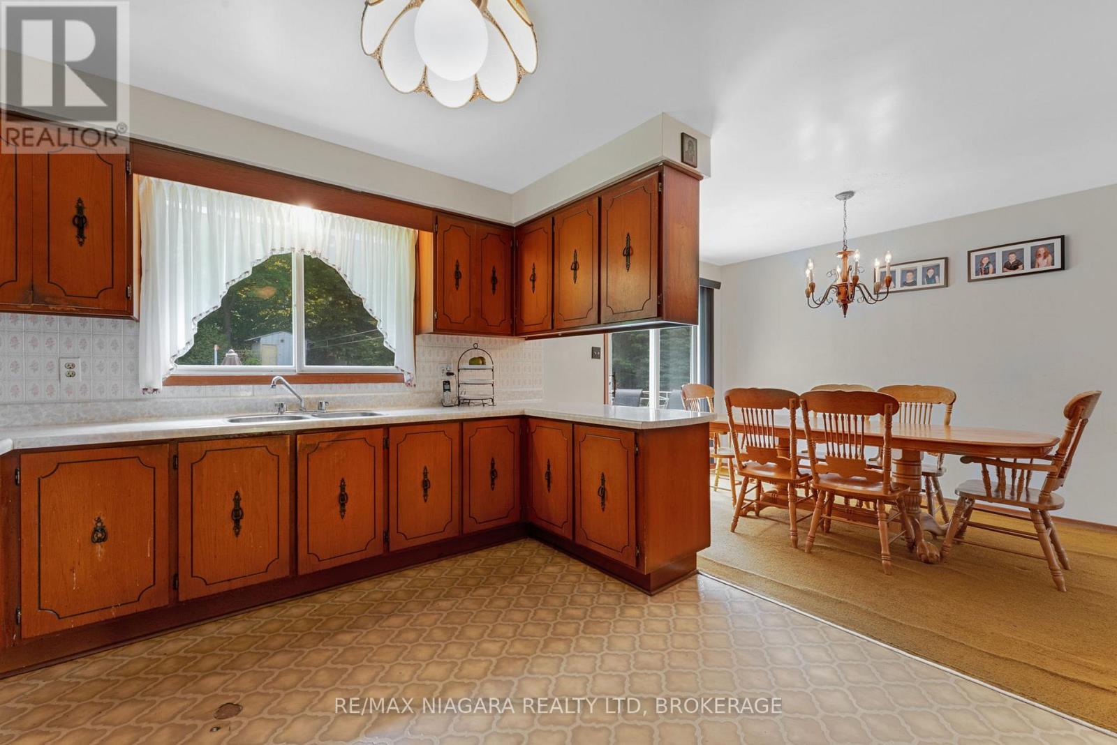 Photo 13 of 116 Pine Drive, Hamilton ON