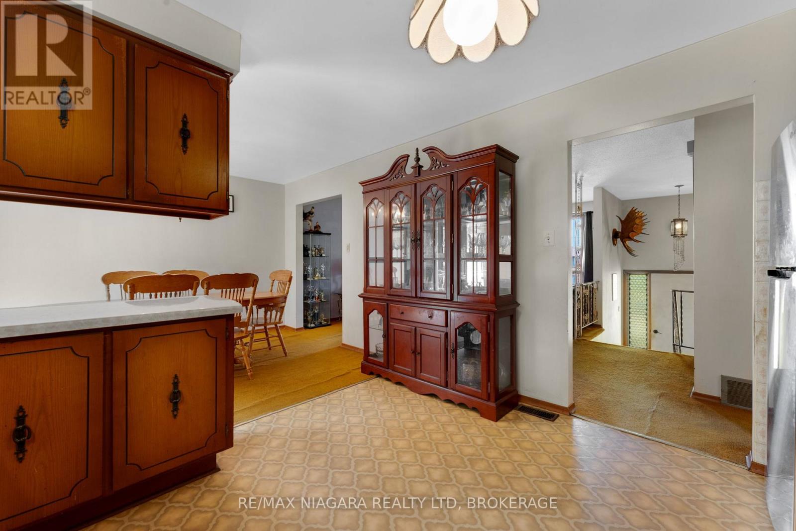 Photo 15 of 116 Pine Drive, Hamilton ON