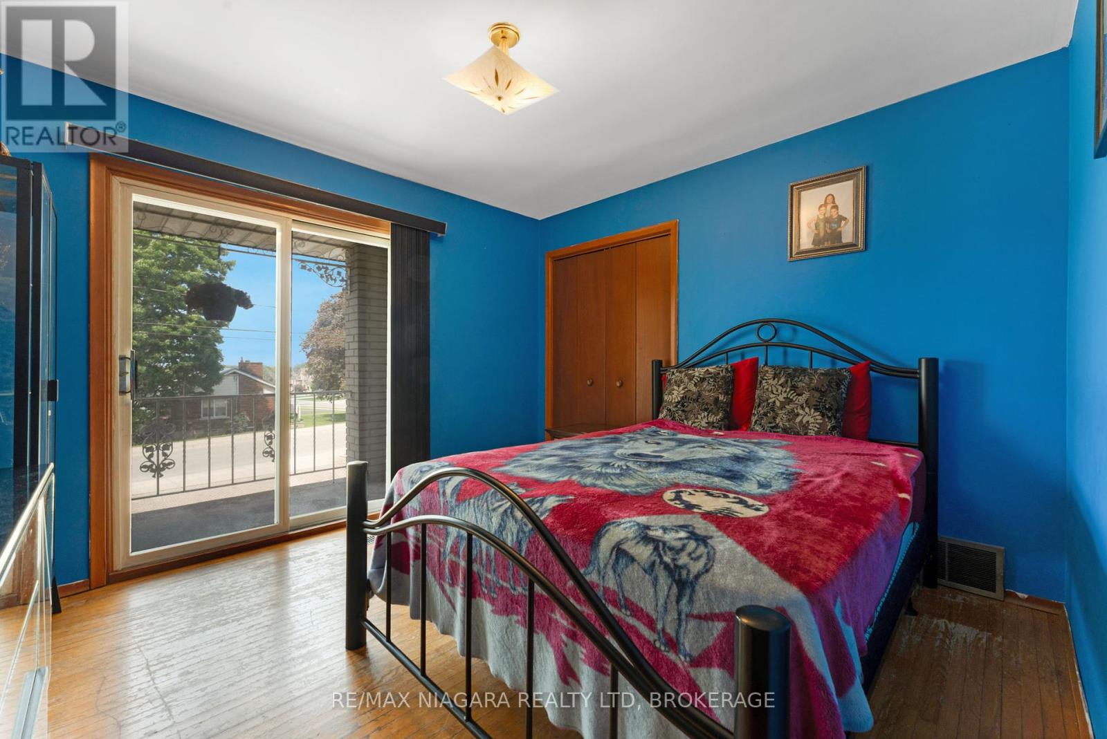Photo 16 of 116 Pine Drive, Hamilton ON