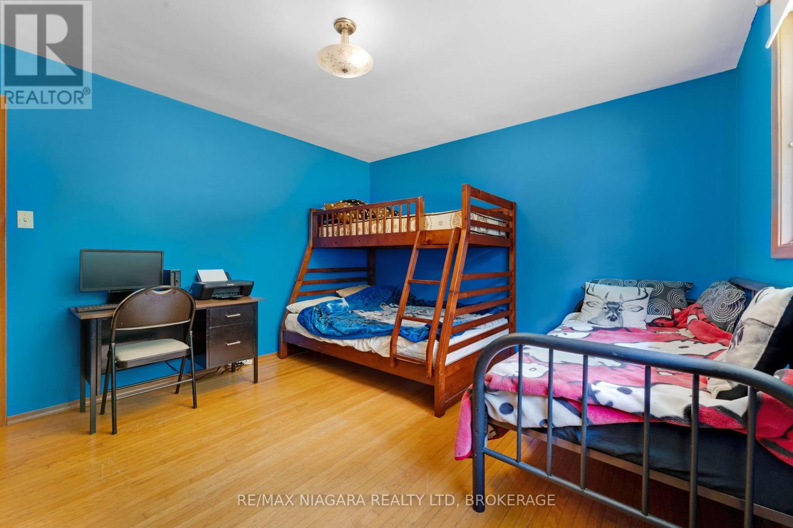 Photo 19 of 116 Pine Drive, Hamilton ON
