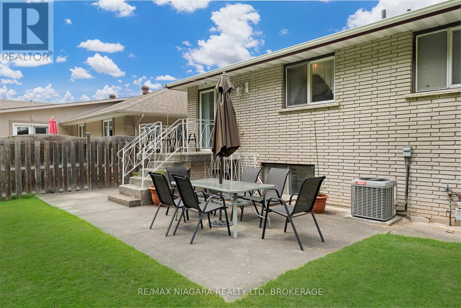 Photo 33 of 116 Pine Drive, Hamilton ON