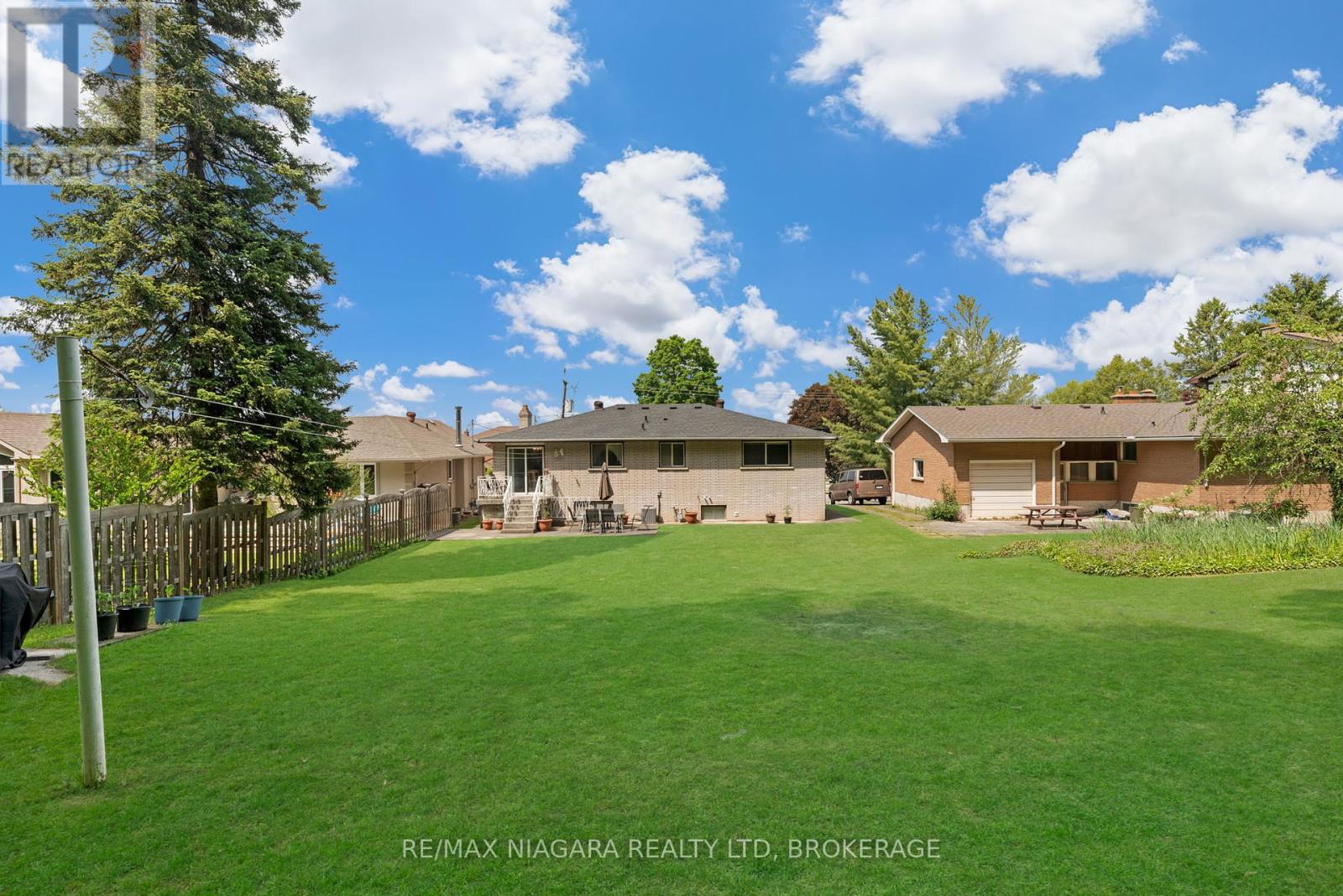 Photo 36 of 116 Pine Drive, Hamilton ON