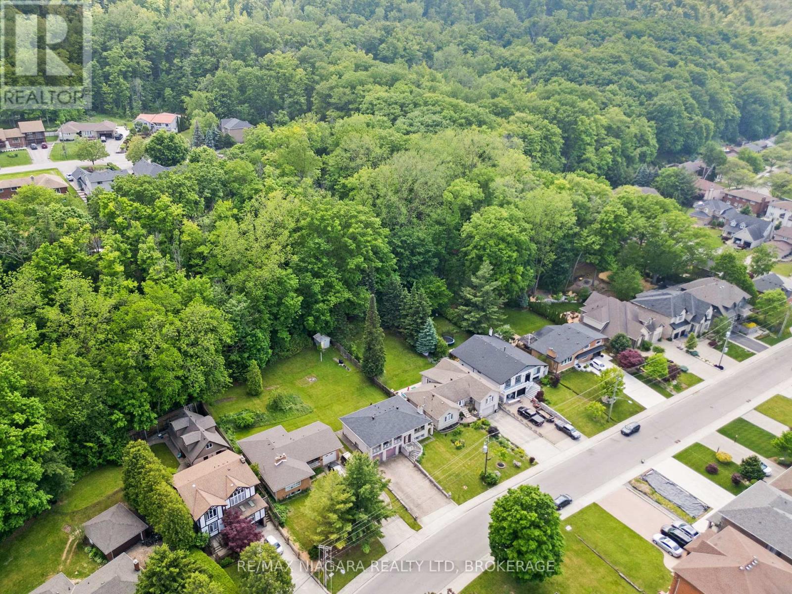 Photo 39 of 116 Pine Drive, Hamilton ON