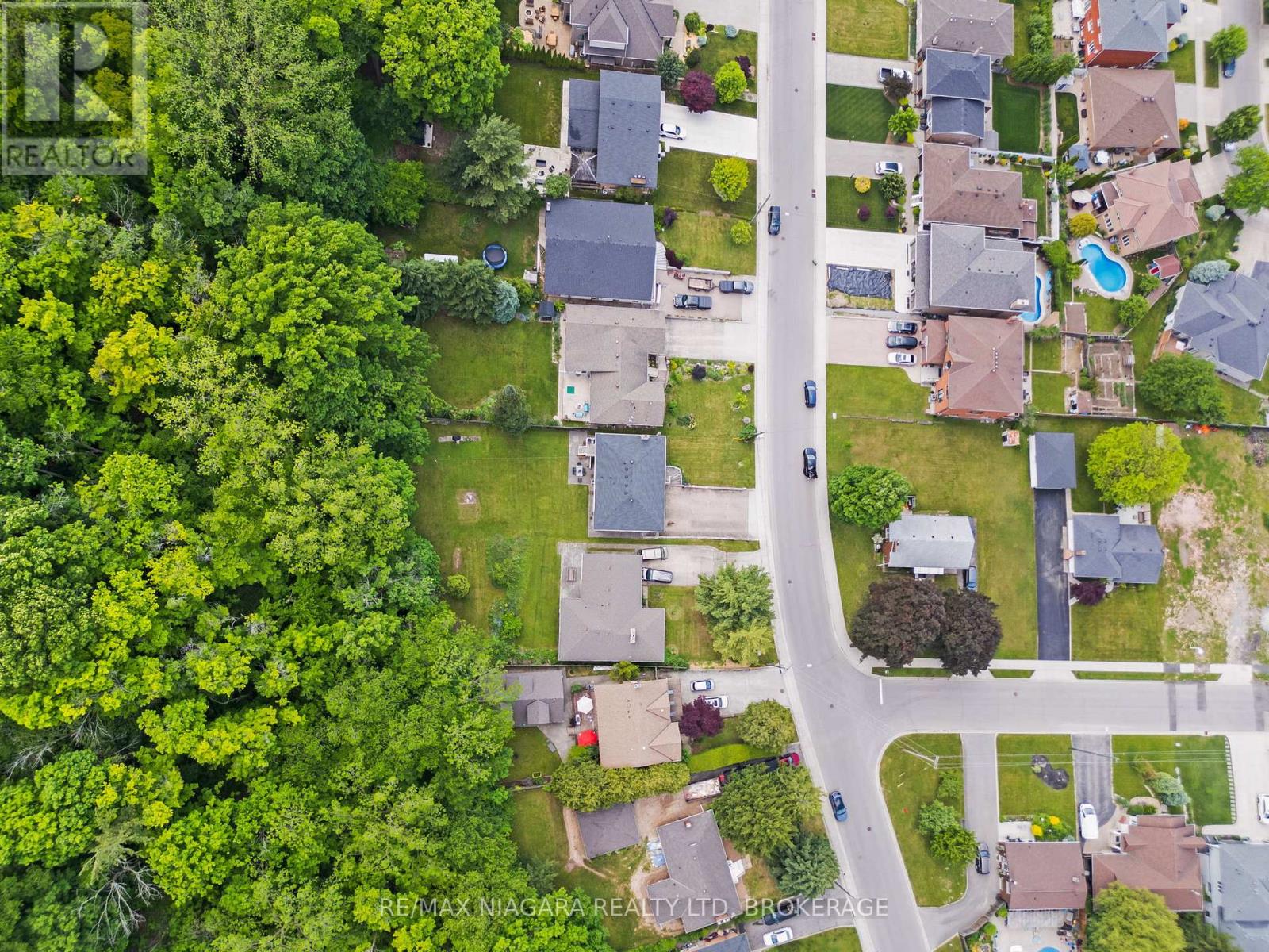 Photo 40 of 116 Pine Drive, Hamilton ON