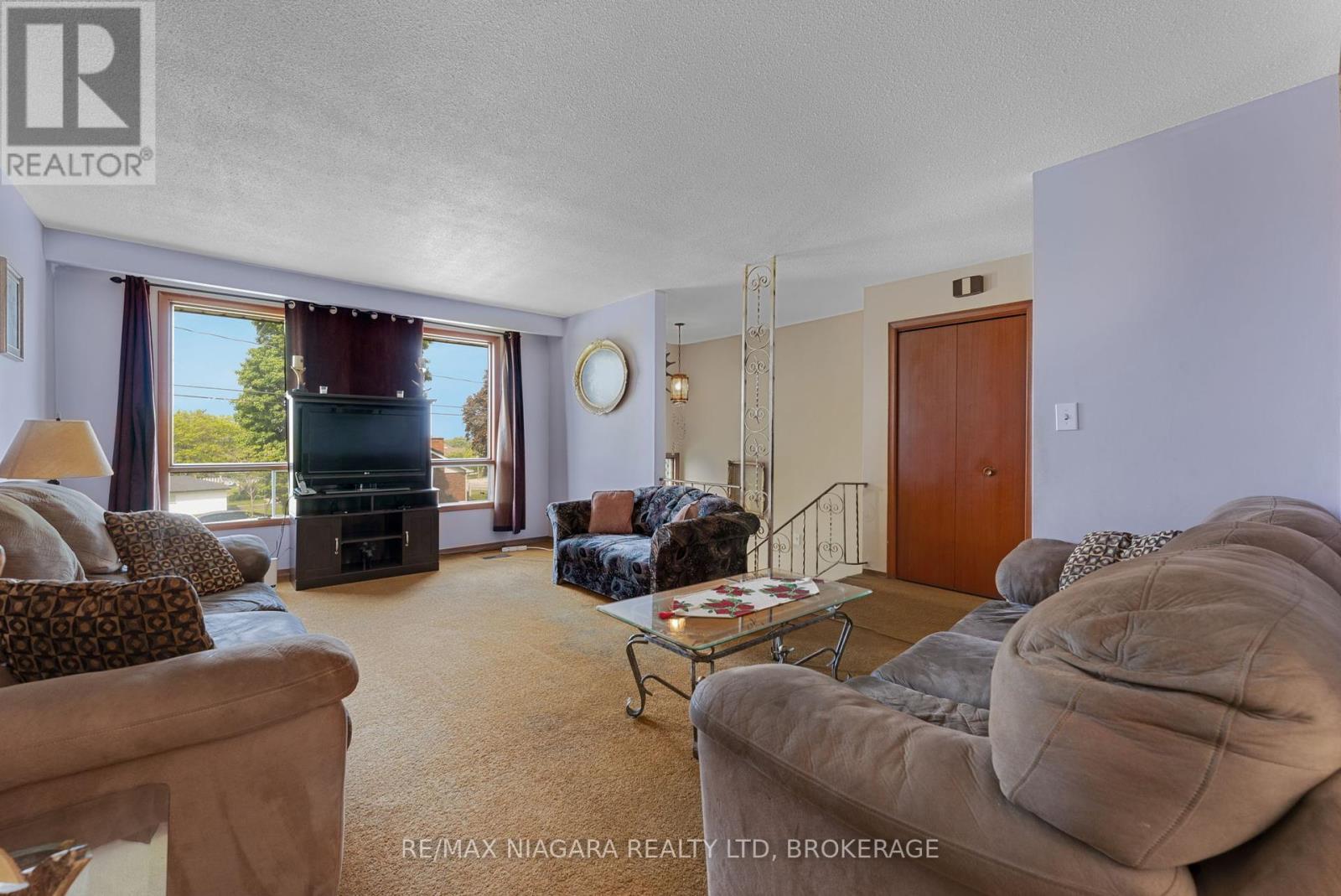 Photo 6 of 116 Pine Drive, Hamilton ON