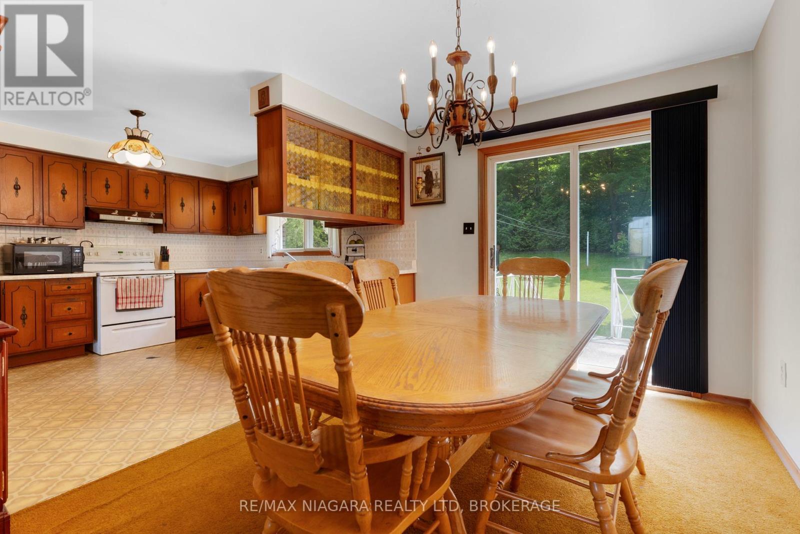 Photo 9 of 116 Pine Drive, Hamilton ON
