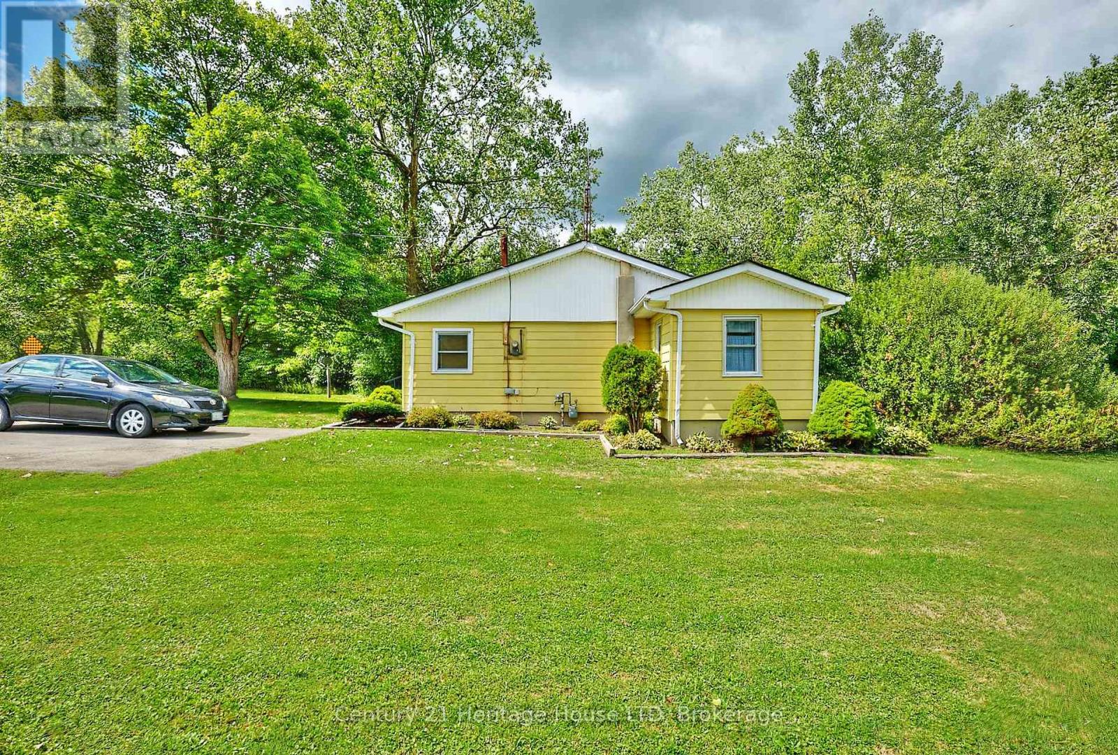 Photo 3 of 690 Bridge Street, Fort Erie ON