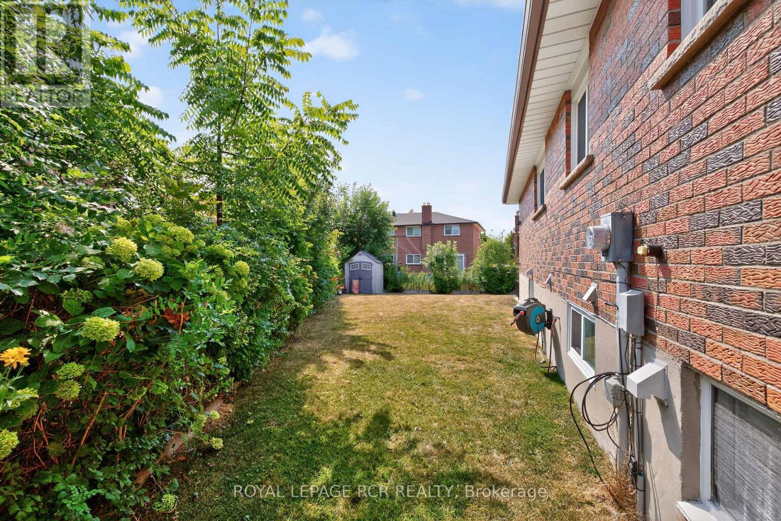 Photo 40 of 19 Navaho Drive, Toronto ON