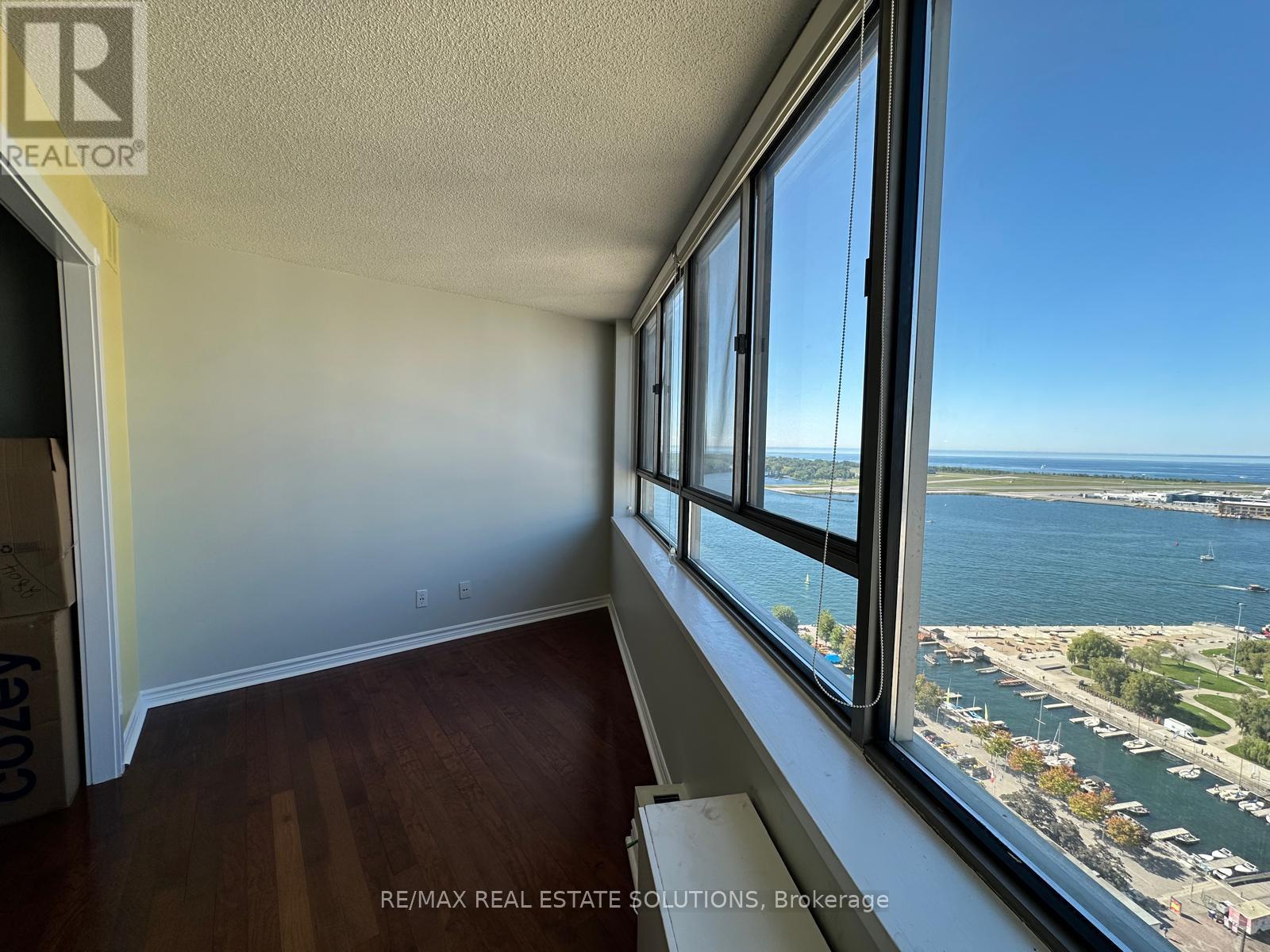Photo 12 of 2804 260 Queens Quay W, Toronto ON