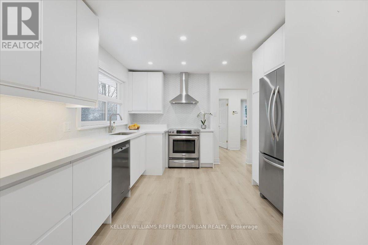 Photo 10 of 297 Betty Ann Drive, Toronto ON
