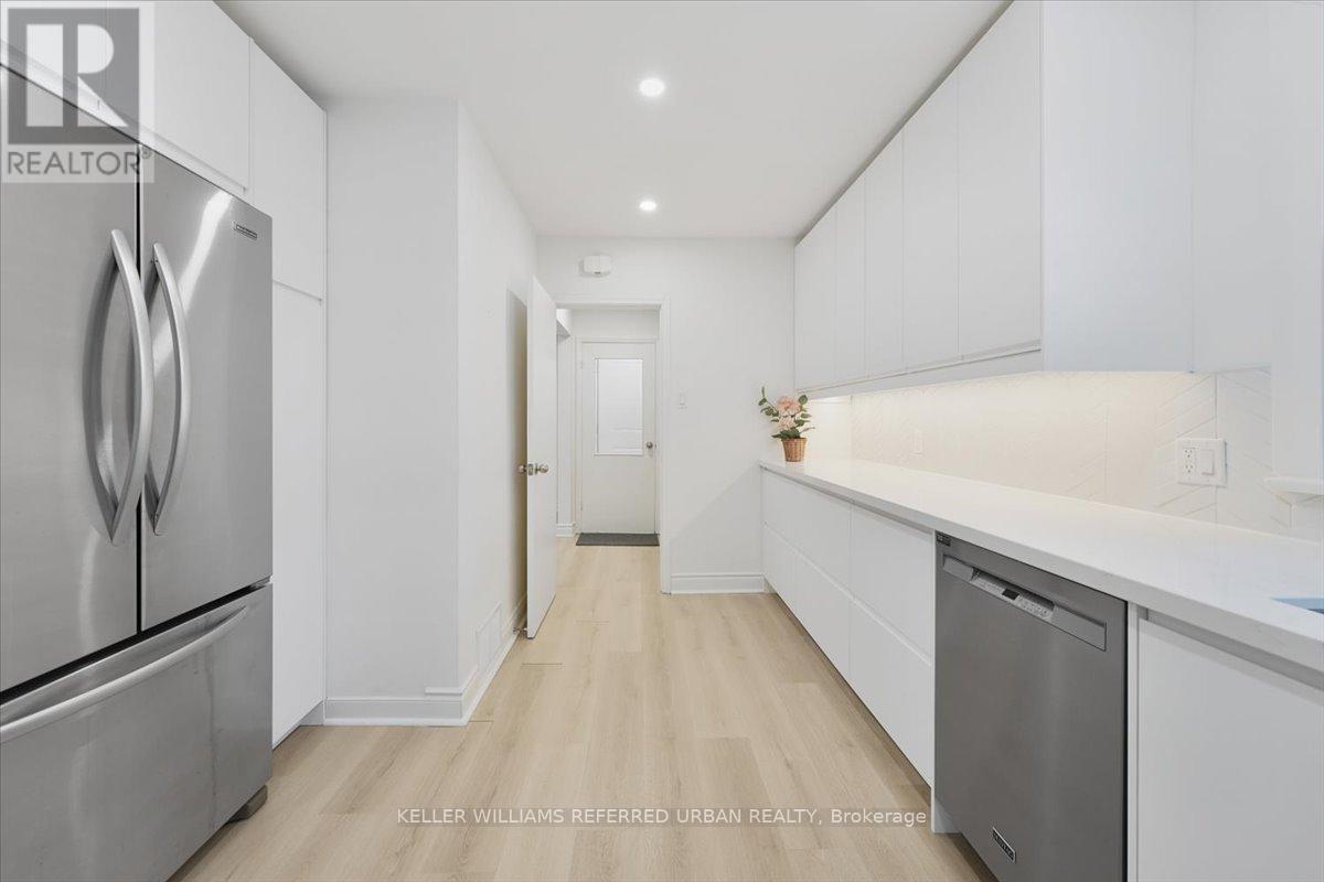 Photo 13 of 297 Betty Ann Drive, Toronto ON