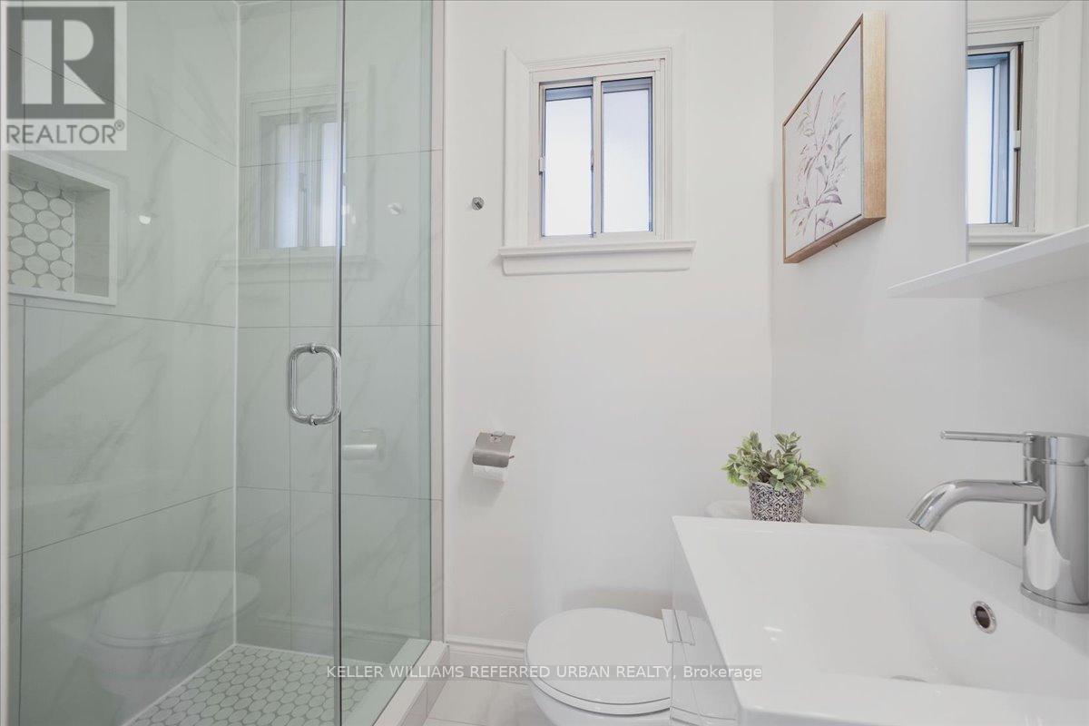 Photo 17 of 297 Betty Ann Drive, Toronto ON