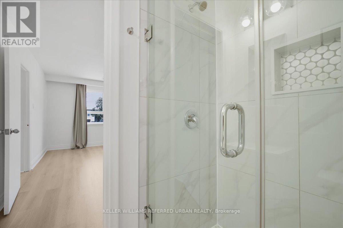 Photo 18 of 297 Betty Ann Drive, Toronto ON