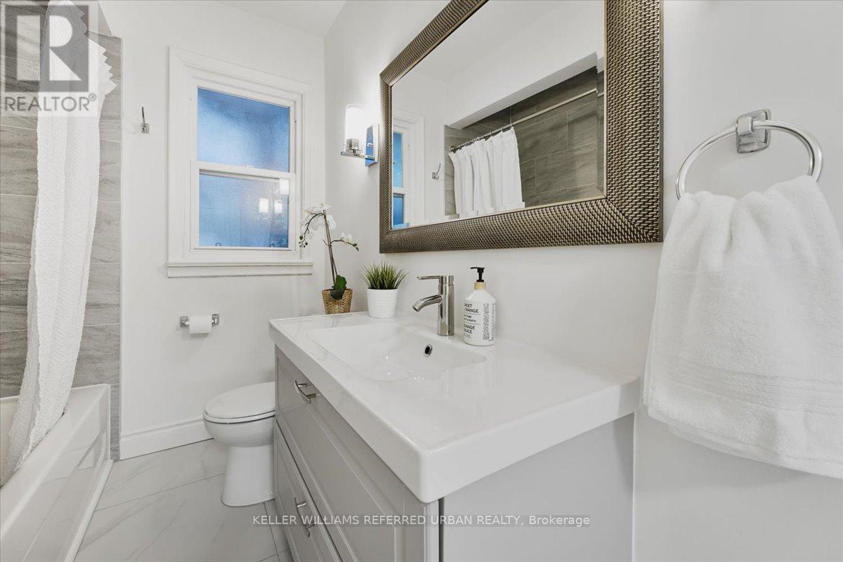Photo 24 of 297 Betty Ann Drive, Toronto ON