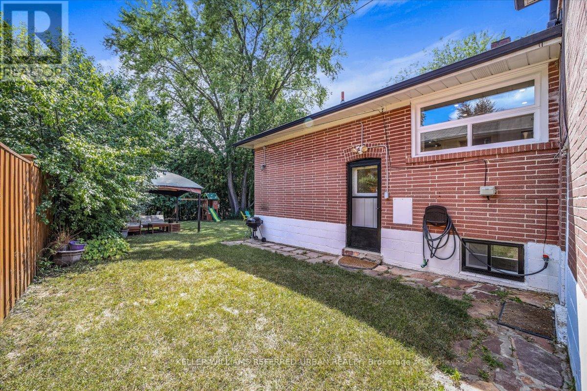 Photo 25 of 297 Betty Ann Drive, Toronto ON