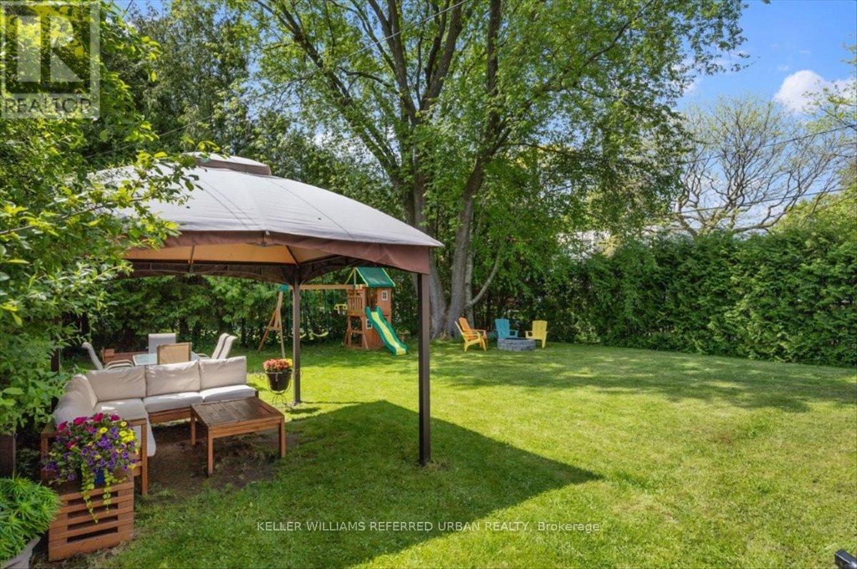 Photo 32 of 297 Betty Ann Drive, Toronto ON