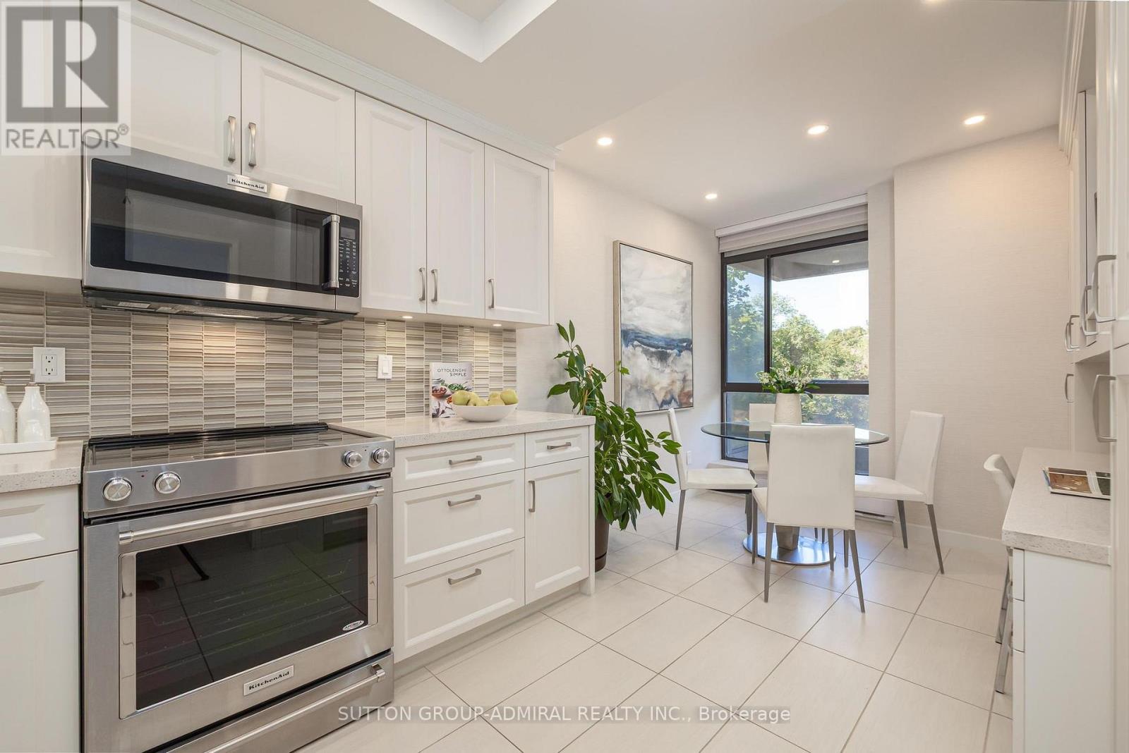 Photo 18 of 202 10 Prue Avenue, Toronto ON