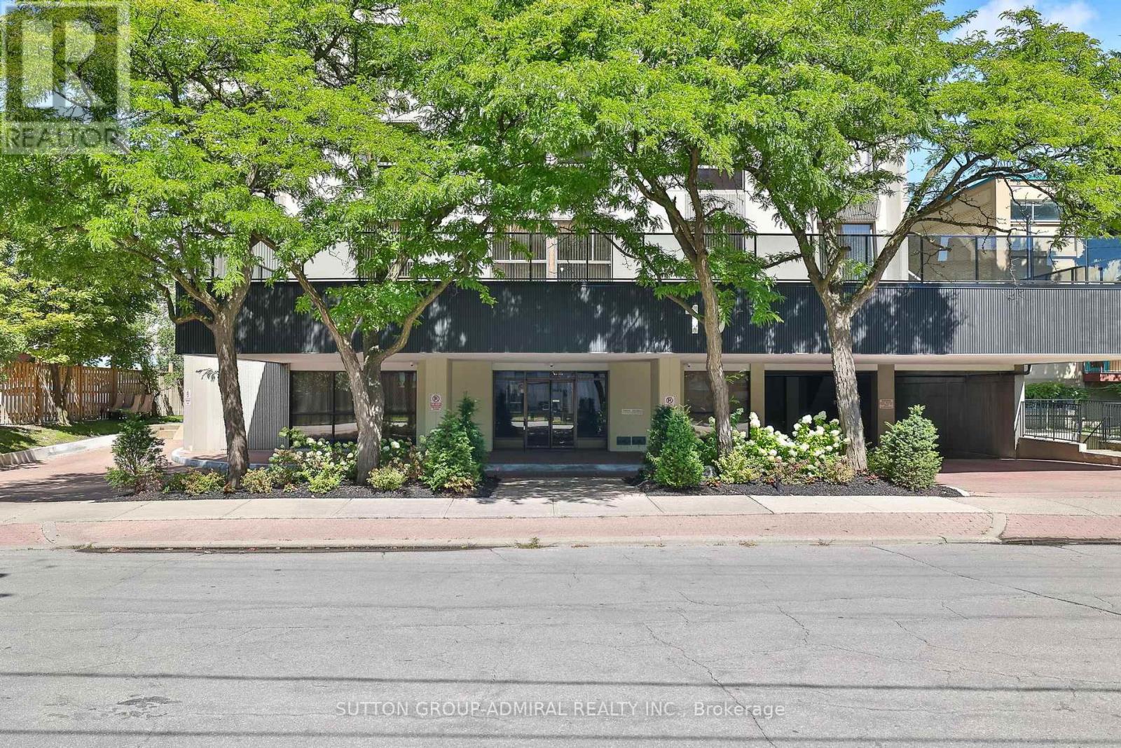 Photo 5 of 202 10 Prue Avenue, Toronto ON