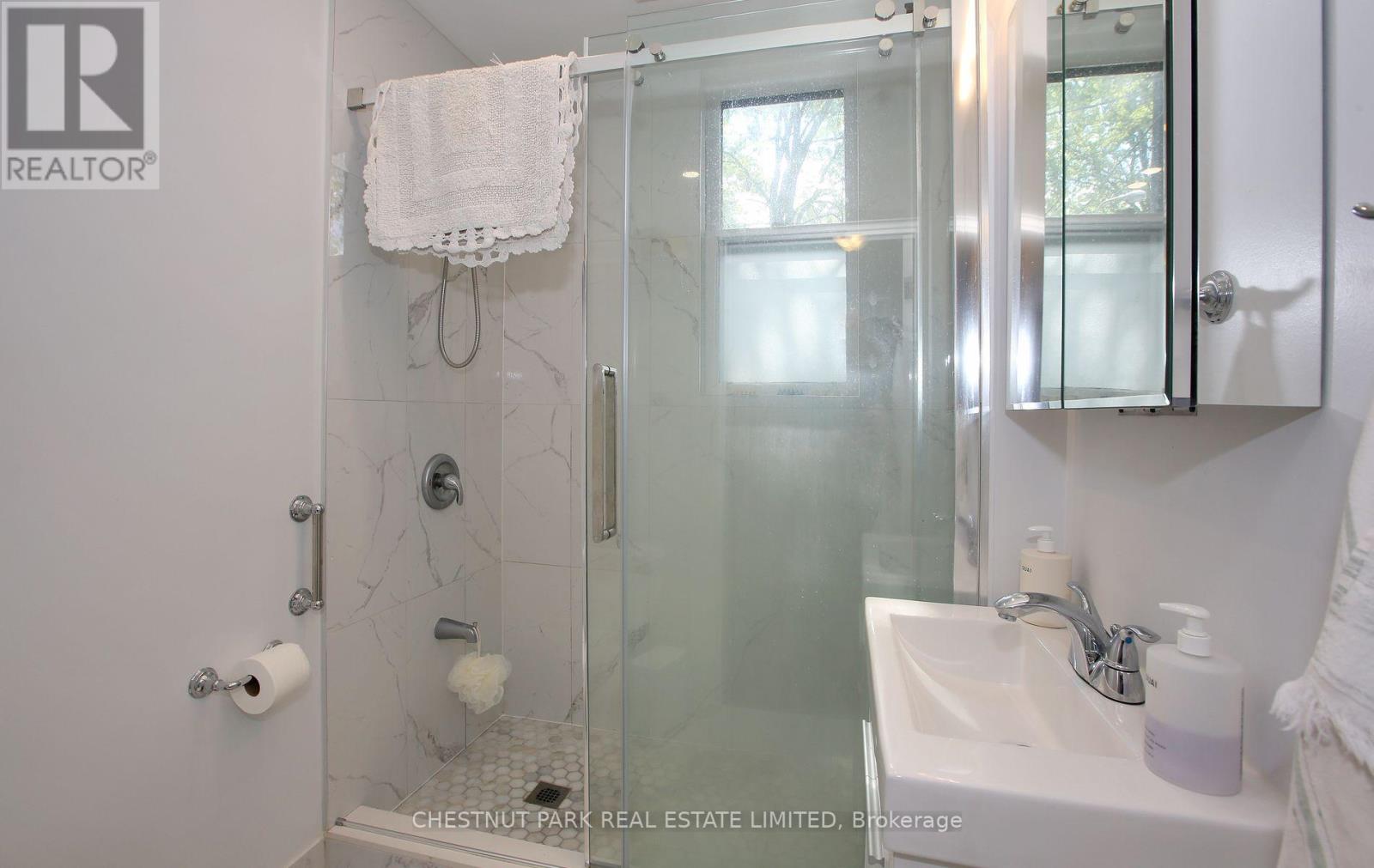 Photo 10 of 151 Marlborough Place, Toronto ON