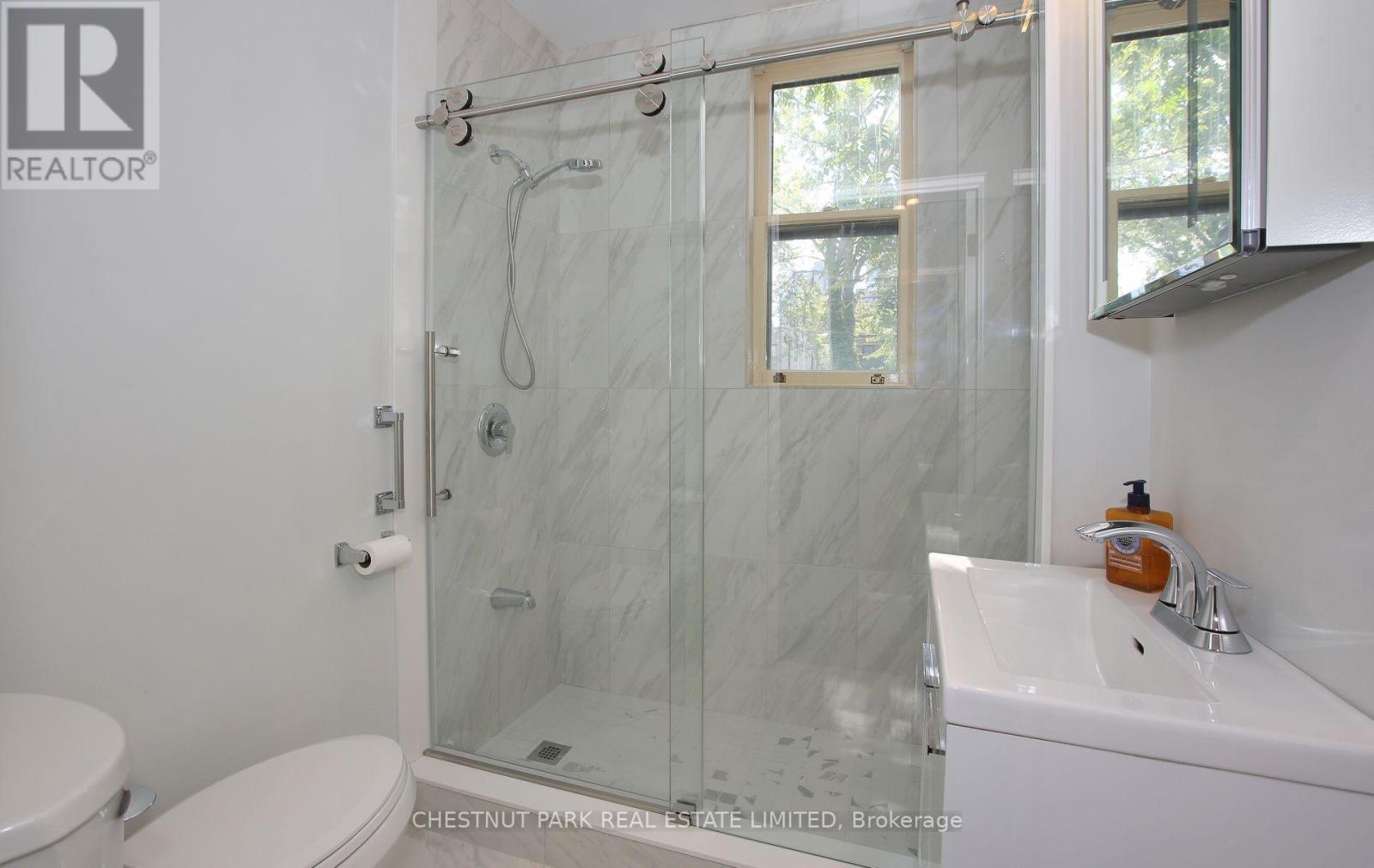 Photo 17 of 151 Marlborough Place, Toronto ON